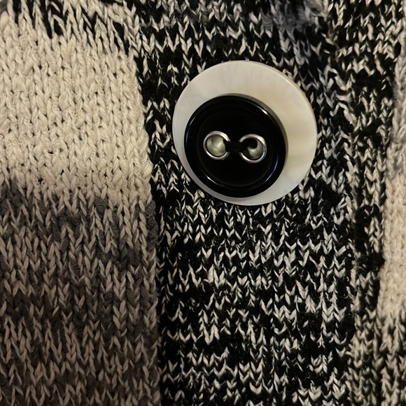 Curio NY petite sweater- excellent condition - Picture 2 of 4